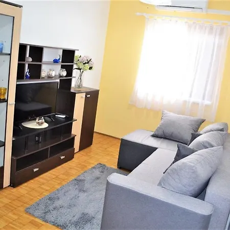 Apartment Ferienwohnung Fur 4 Personen Ca 45 Qm In Srima, Dalmatien Norddalmatien - B60466