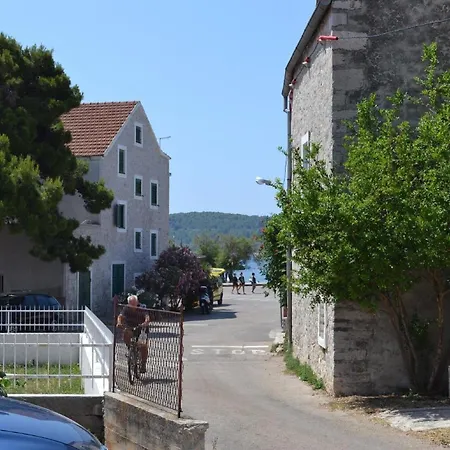 Ferienwohnung Fur 4 Personen Ca 45 Qm In Srima, Dalmatien Norddalmatien - B60466 *